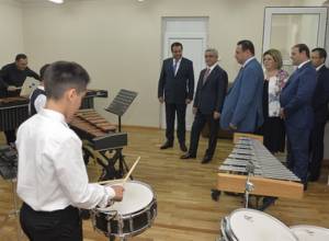 Talented children performed for Serzh Sargsyan at Tshaykovski Musical School