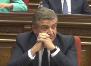 К. Карапетян сейчас пришел на работу с более низкими доходами