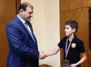 Տարոն Մարգարյանը հյուրընկալել է 12 ամյա չեմպիոնին