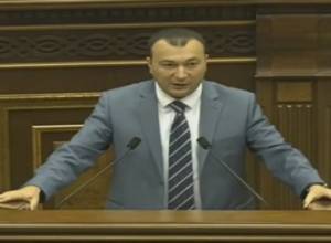 Чиновники за несколько лет превращаются в богачей