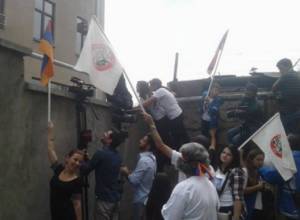 Родные Араика Хандояна пытаются его увидеть: Акция