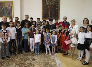 Քարվաճառի շրջանի դպրոցականներն այցելել են Էջմիածին