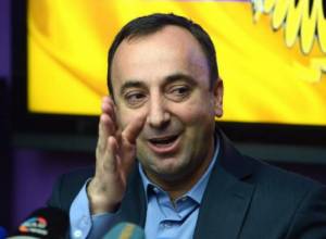 От Грайра Товмасяна требуют извинений и 1 млн драм