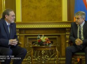 Armenian Prime Minister receives Russian Ambassador to Armenia