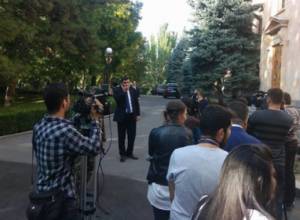 Journalists required to keep away from NA entrance