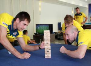 Ռումինացի ֆուտբոլիստները Ջենգա են փորձել Հայաստանի խաղից առաջ