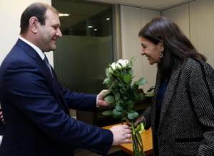 Мэр Парижа прибыла в Ереван