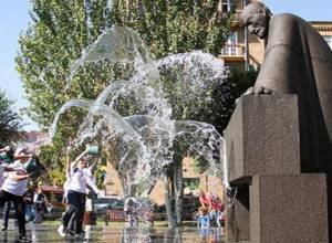 Вымыты памятники столицы