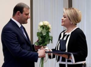 Супруге Ишхана Закаряна – звание заслуженного педагога
