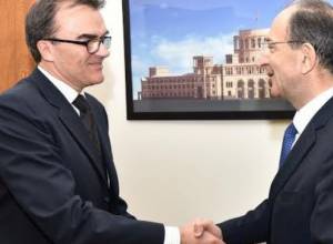 Попытка простой швейцарской архитектуры в Армении