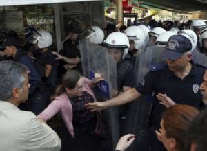 Арест должностных лиц Диарбекира курдской национальности подняли  волну протеста в Турции