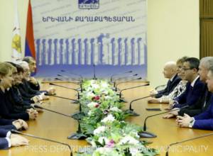 Члены Совета старейшин Еревана встретились с членами Московской городской думы