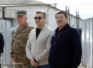 Премьер-министры РА и НКР побывали на боевых позициях