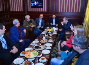 Серж Саргсян выпил чай со звездами “Что? Где? Когда?”