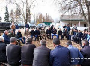 Бако Саакян встретился с покинувшими дома талишцами