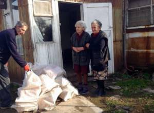 Американские благотворители армянского происхождение предоставили дрова 100 бездомным семьям Гюмри