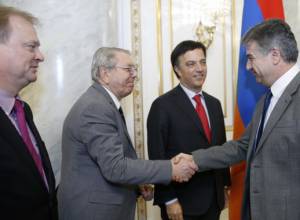 “Необходимость в переменах есть и в политической атмосфере”