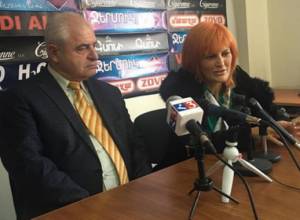 Azat Arshakyan: Authorities had better apologize and go ahead