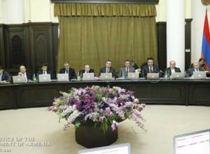 Премьер-министр хочет обеспечить финансовое и экономическое образование в школе