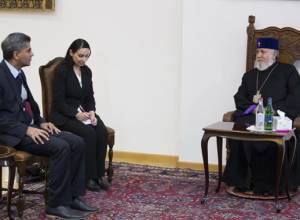 Посол Индийской Республики посетил Эчмиадзин