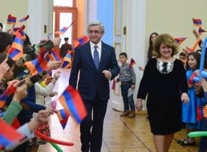 Տեր և տիկին Սարգսյանները հյուրընկալել են զինվորականների երեխաներին