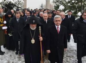 Armenia's top brass visits Yerablur Military Pantheon