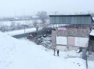 Տունը հայտնվել է կամրջի տակ