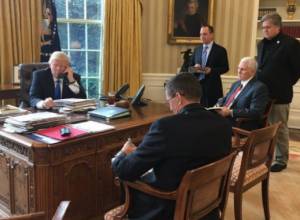 Владимир Путин и Дональд Трамп начали телефонный разговор