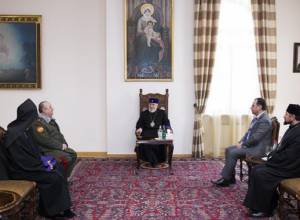 Կաթողիկոսը Ս. Պատարագից առաջ  ընդունել է ՀՀ Պաշտպանության նախարարին
