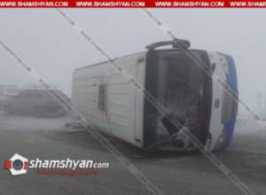 Автобус столкнулся с заграждением – есть пострадавшие