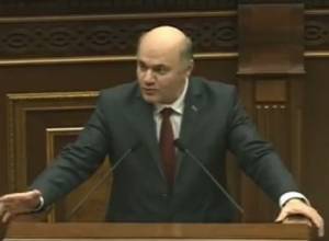 «Водитель такси продает автомобиль, платит штраф и уезжает из страны»