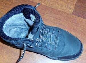 В левом ботинке обнаружена порошкообразная масса