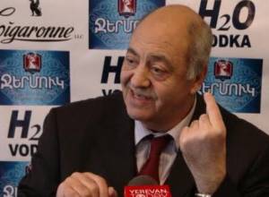 «Համացանցային գրողներին  հանճարեղ չանվանել, ոչ թե գովք է պետք, այլ վերլուծություն»