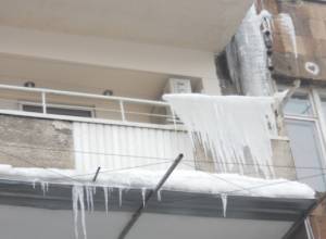 Բախտ պիտի ունենաս, որ սառույցը գլխիդ չընկնի