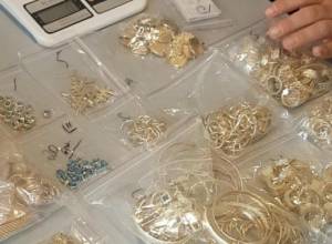 Предотвращены 3 попытки скрыть импорт драгоценных украшений