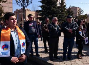 Vartan Oskanian: We have become slaves to the whims of several people