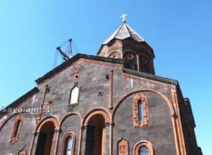 Paintings of Saviour Church in Gyumri torn