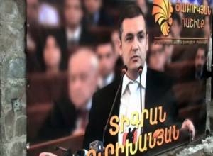 Уничтожены плакаты кандидата от альянса Царукян