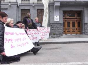 Sari Tagh residents: They do not care a damn about you or your relative who is in custody