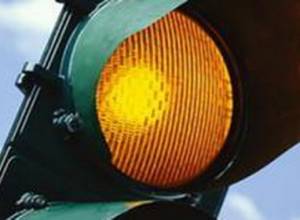 Применен светофор с желтым мигающим сигналом