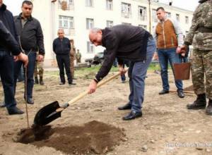 В Матагисе организовали субботник и посадку деревьев
