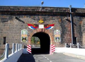 Из 102-й военной базы в Гюмри сбежал военнослужащий: полицейские стучат в двери: Aravot