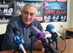 Who raised a cup with Serzh Sargsyan?