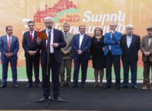 Live: Let our opponents take off their dark glasses to see the good deeds, too