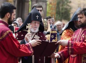 Ազգը մեր փորձվեց.  ոգեկոչման արարողություններ Էջմիածնում