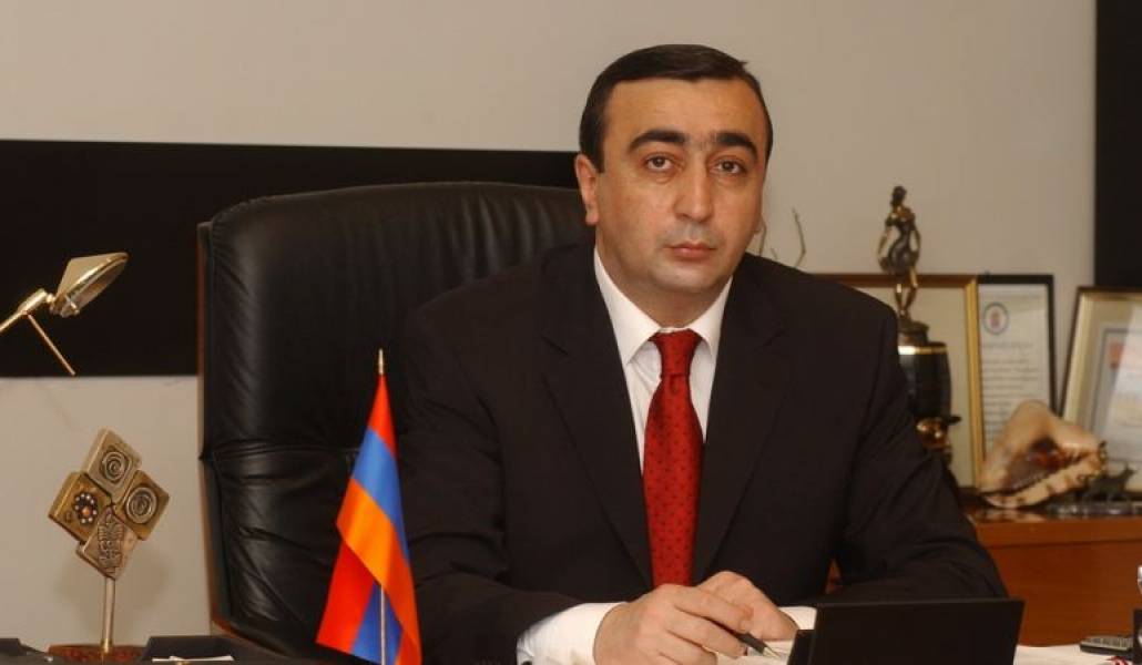 76ce3356a8b79c8cc3ab599a5e28ff00