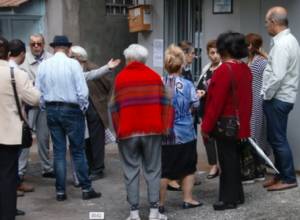 Կոտրել են համատիրության դուռը, փոխել փականը. բնակիչներն ընդվզում են