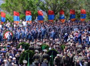 Yerkir Tsirani party celebrates triple holiday at Victory Park