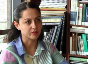 Journalist on visit of policemen: “They shouted, frightened my child”