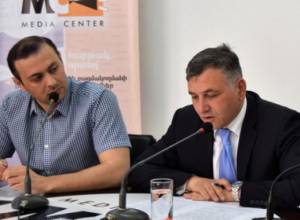 Между избирательными взятками и предвыборными обещаниями